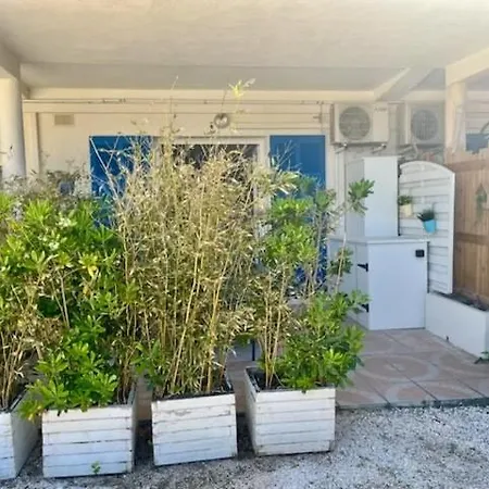 4 People And Parking