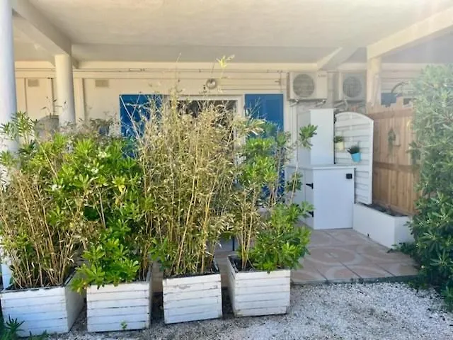 4 People And Parking